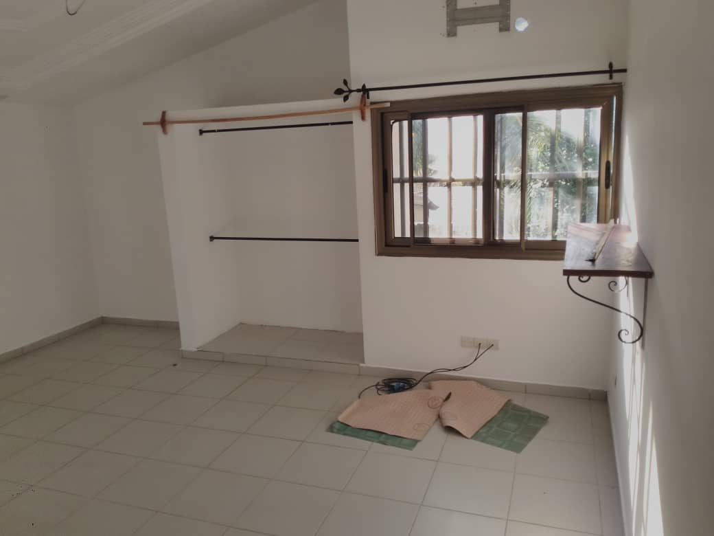 N° 4871 :
                            Appartement à louer , Agoe, Lome, Togo : 90 000 XOF/mois