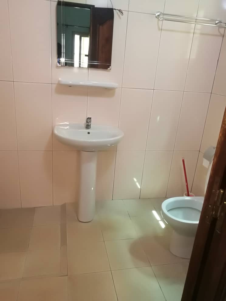 N° 4874 :
                            Appartement meublé à louer , Agoe, Lome, Togo : 250 000 XOF/mois