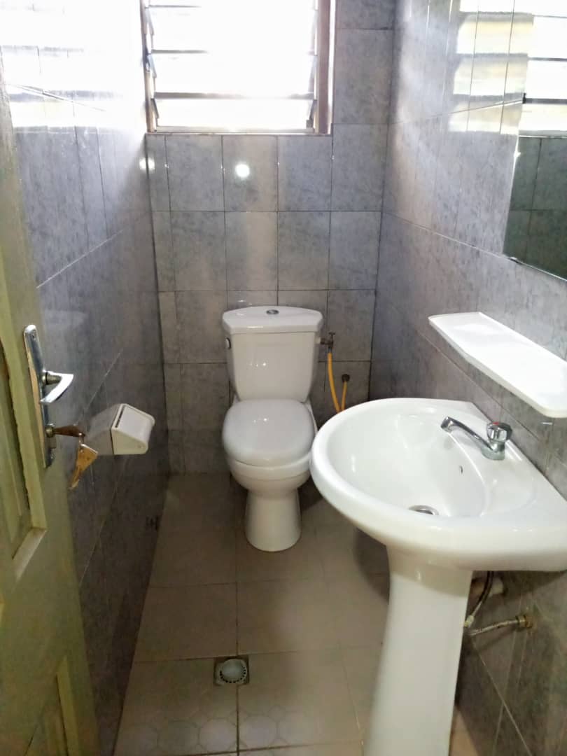N° 4875 :
                            Appartement à louer , Agoe, Lome, Togo : 70 000 XOF/mois