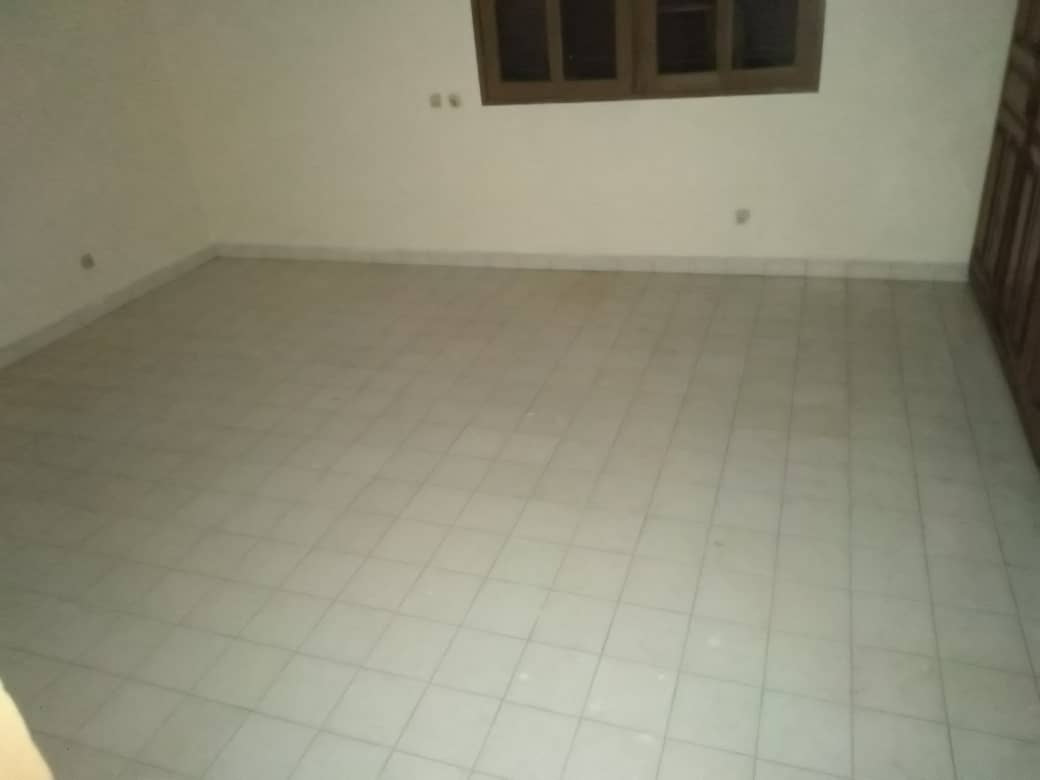 N° 4876 :
                            Villa à louer , Agoe, Lome, Togo : 170 000 XOF/mois