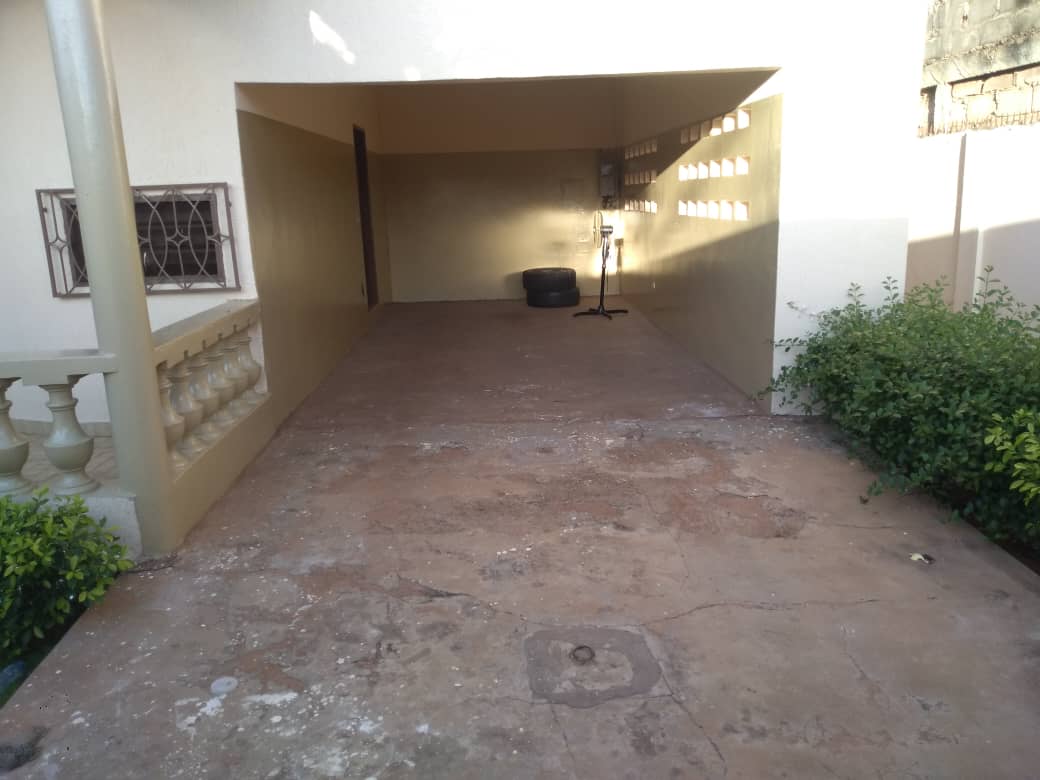 N° 4876 :
                            Villa à louer , Agoe, Lome, Togo : 170 000 XOF/mois