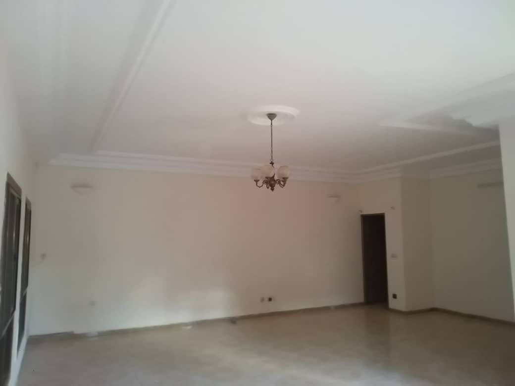 N° 4876 :
                            Villa à louer , Agoe, Lome, Togo : 170 000 XOF/mois