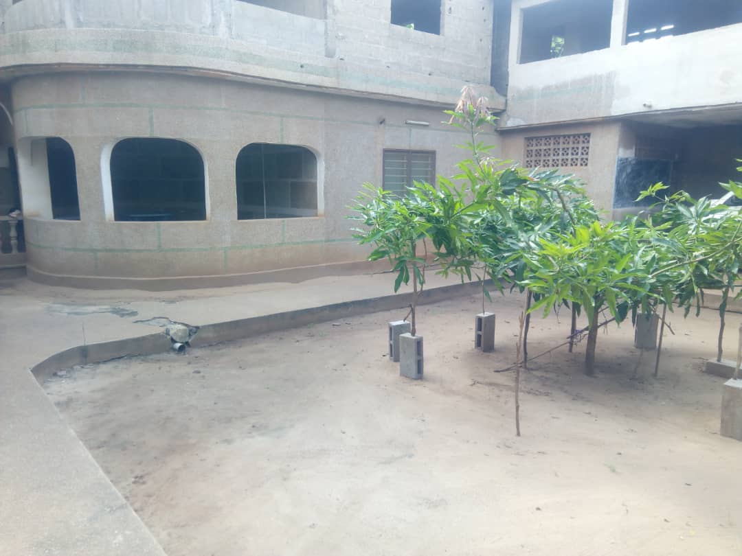 N° 4880 :
                            Villa à louer , Agoe cacaveli, Lome, Togo : 500 000 XOF/mois