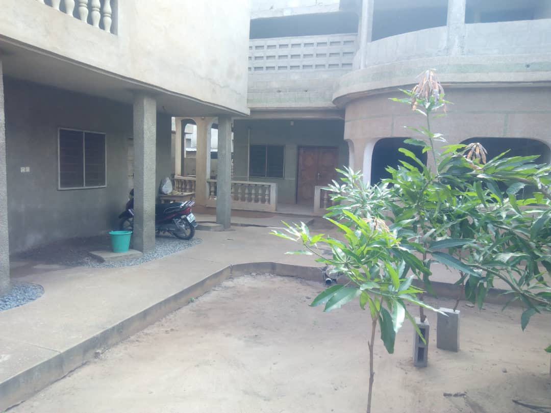 N° 4880 :
                            Villa à louer , Agoe cacaveli, Lome, Togo : 500 000 XOF/mois