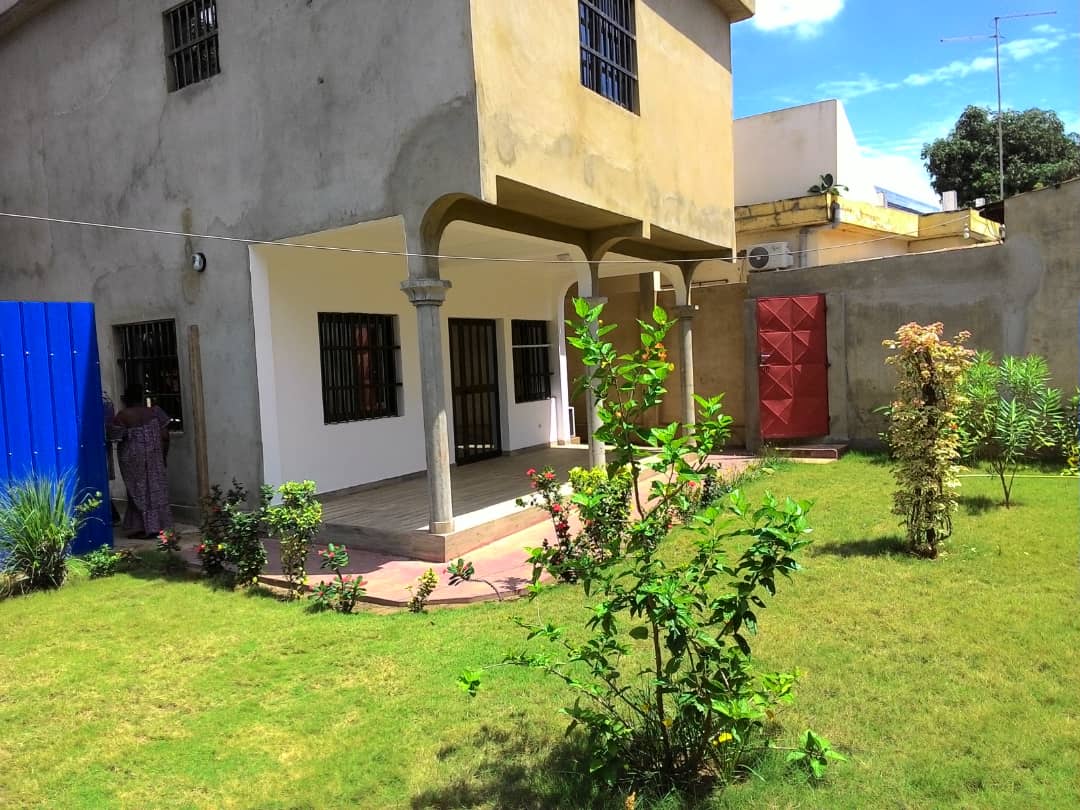 N° 4883 :
                            Villa meublée à louer ,  agbalepedogan, Lome, Togo : 400 000 XOF/mois