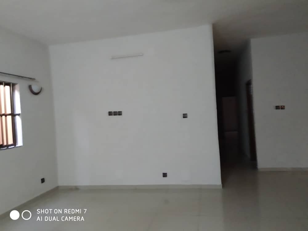 N° 4892 :
                            Villa à louer , Agoe, Lome, Togo : 150 000 XOF/mois