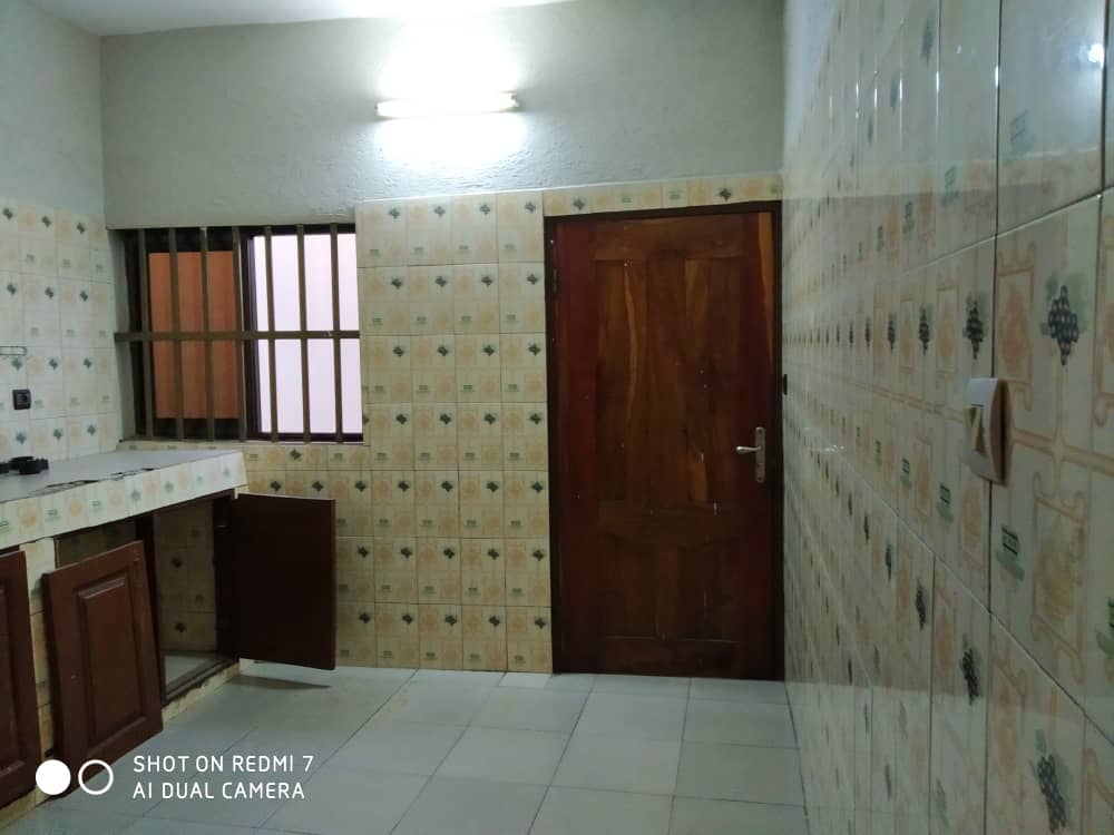 N° 4892 :
                            Villa à louer , Agoe, Lome, Togo : 150 000 XOF/mois