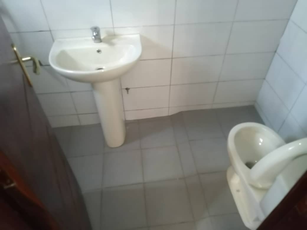 N° 4893 :
                            Appartement meublé à louer ,  agoe, Lome, Togo : 250 000 XOF/mois