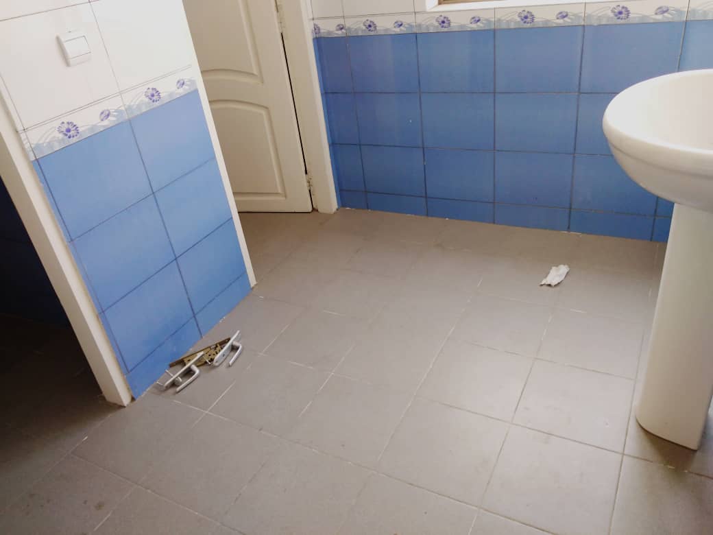 N° 4903 :
                            Appartement à louer , Adidogome, Lome, Togo : 250 000 XOF/mois