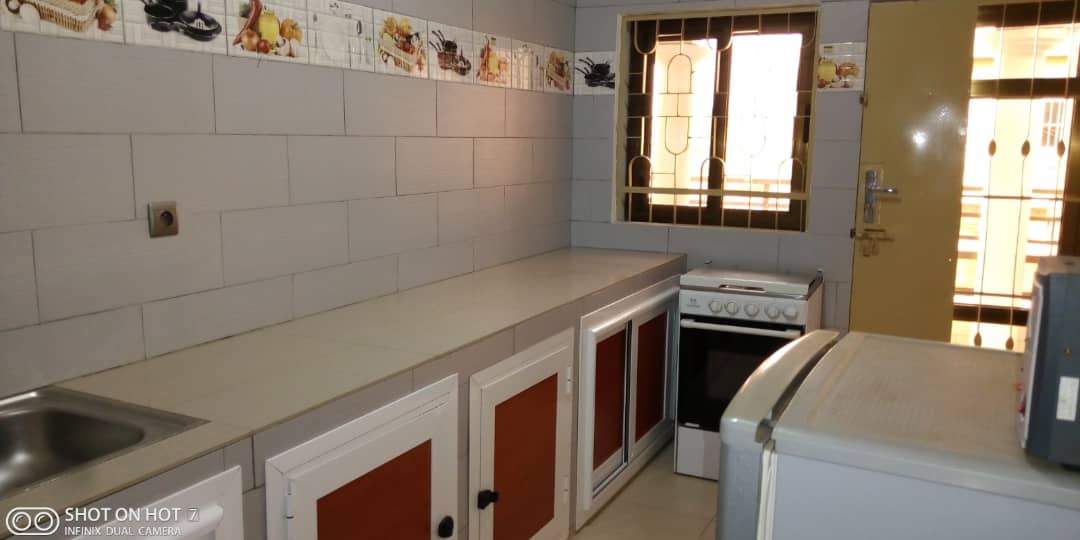N° 4915 :
                            Appartement meublé à louer , Kegue , Lome, Togo : 400 000 XOF/mois