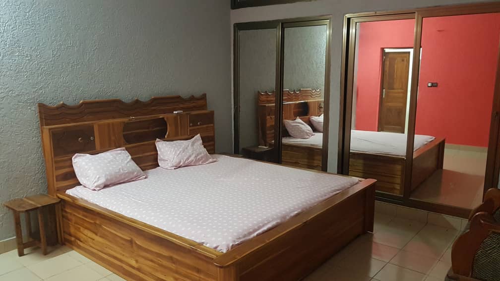 N° 4915 :
                            Appartement meublé à louer , Kegue , Lome, Togo : 400 000 XOF/mois