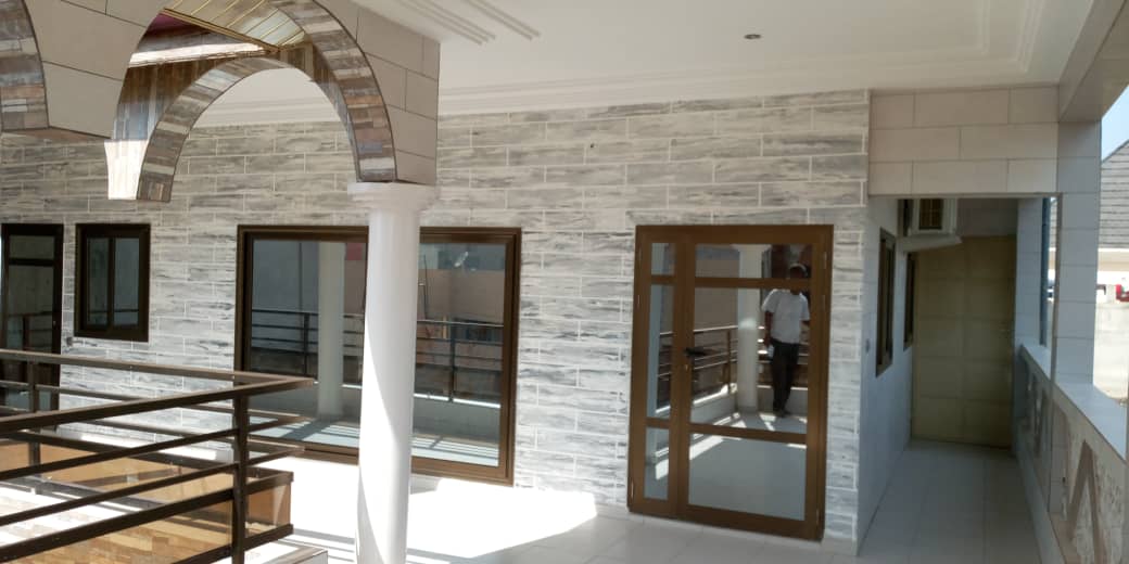 N° 4915 :
                            Appartement meublé à louer , Kegue , Lome, Togo : 400 000 XOF/mois