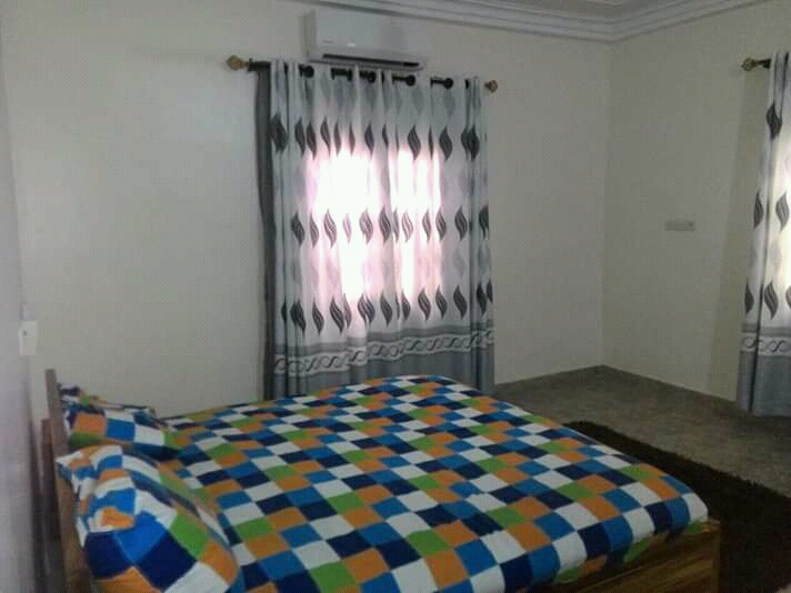N° 4923 :
                            Villa meublée à louer ,  entreprise de l'union , Lome, Togo : 400 000 XOF/mois