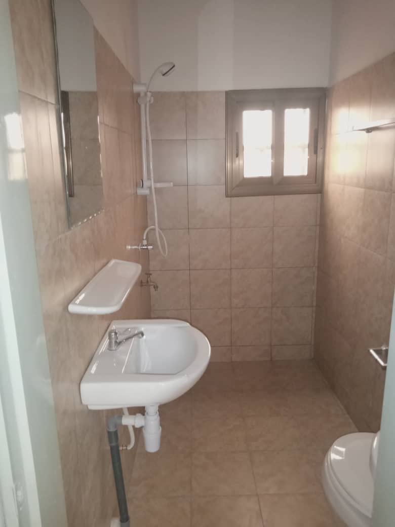 N° 4922 :
                            Chambre salon à louer , Agoe vakpossito, Lome, Togo : 40 000 XOF/mois