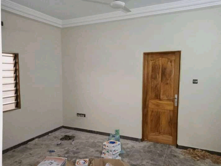 N° 4920 :
                            Chambre à louer , Vakpossito fish, Lome, Togo : 30 000 XOF/mois