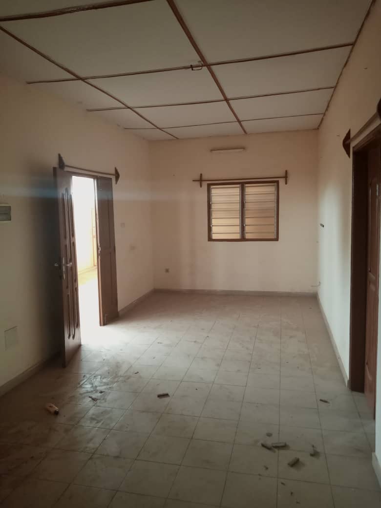 N° 4921 :
                            Appartement à louer , Entreprise de l'union, Lome, Togo : 55 000 XOF/mois