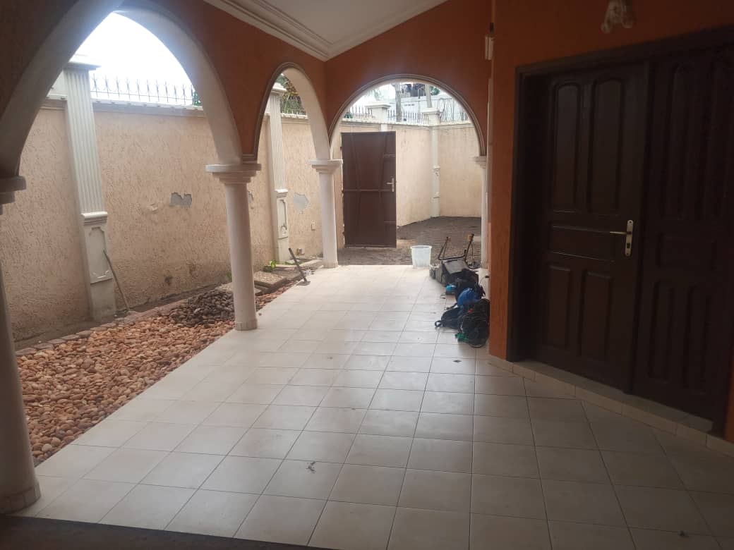 N° 4936 :
                            Villa à louer , Hedranawoe, Lome, Togo : 200 000 XOF/mois