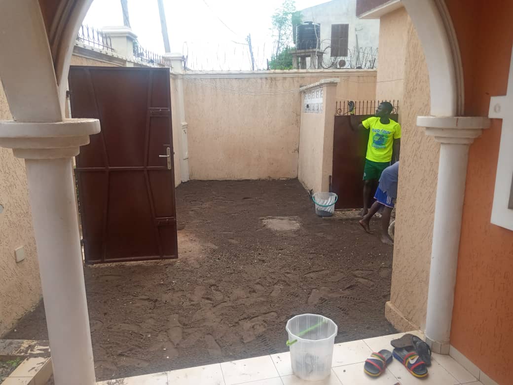 N° 4936 :
                            Villa à louer , Hedranawoe, Lome, Togo : 200 000 XOF/mois