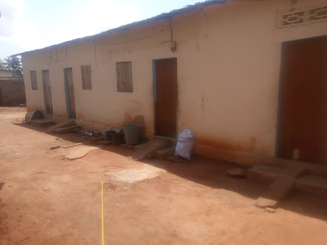 N° 4943 :
                            Maison à vendre , Agoe, Lome, Togo : 10 000  000 XOF/vie