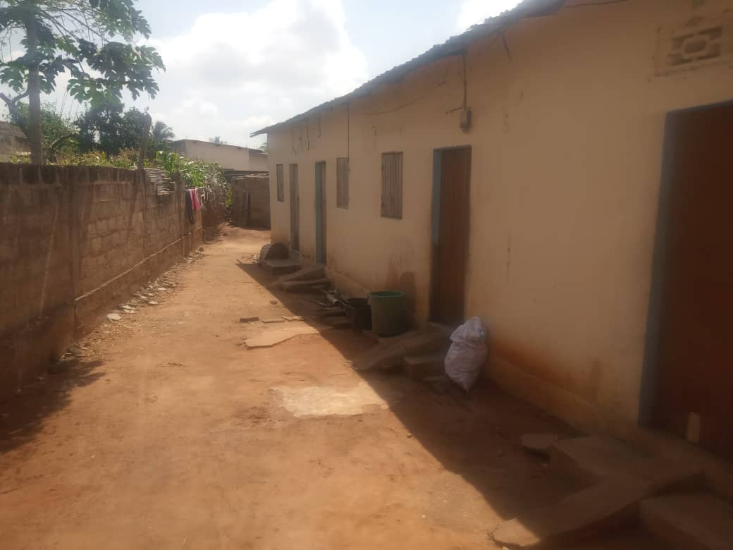 N° 4943 :
                            Maison à vendre , Agoe, Lome, Togo : 10 000  000 XOF/vie
