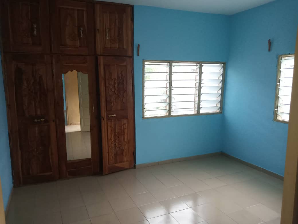 N° 4931 :
                            Villa à louer , Agoe logope , Lome, Togo : 200 000 XOF/mois
