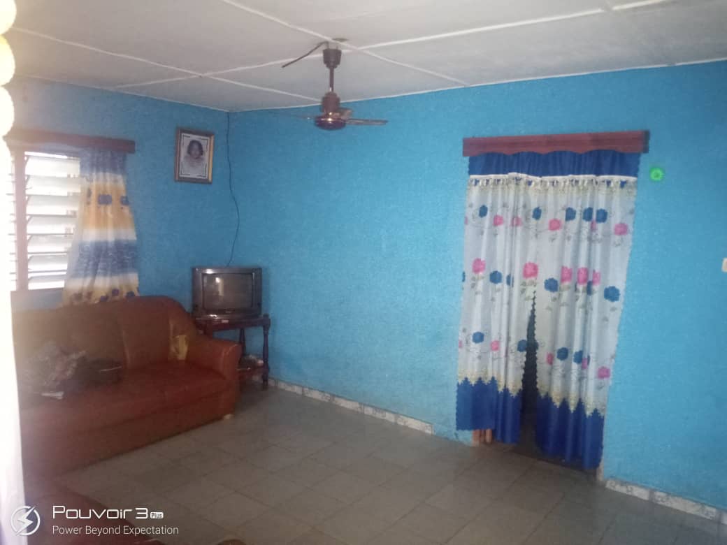 N° 4940 :
                            Maison à vendre , Agoe, Lome, Togo : 18 000  000 XOF/vie