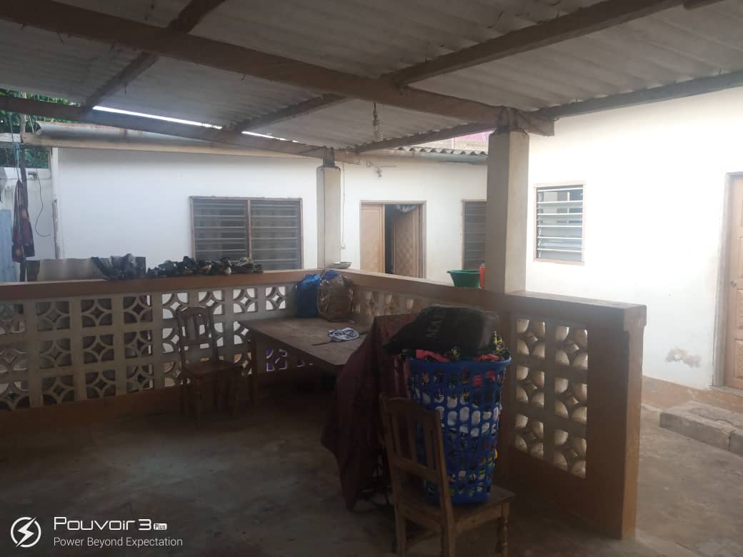 N° 4940 :
                            Maison à vendre , Agoe, Lome, Togo : 18 000  000 XOF/vie