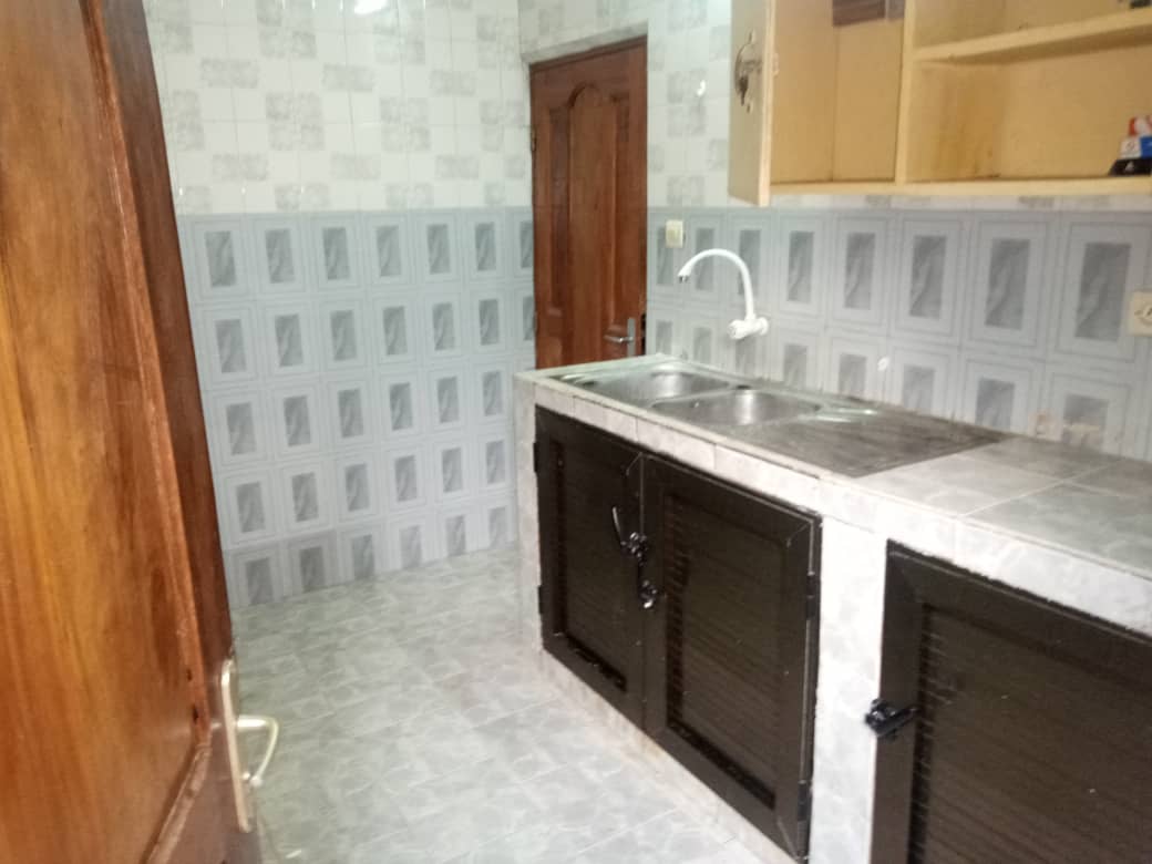 N° 4948 :
                            Appartement à louer , Agoe , Lome, Togo : 100 000 XOF/mois