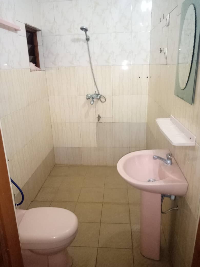 N° 4948 :
                            Appartement à louer , Agoe , Lome, Togo : 100 000 XOF/mois