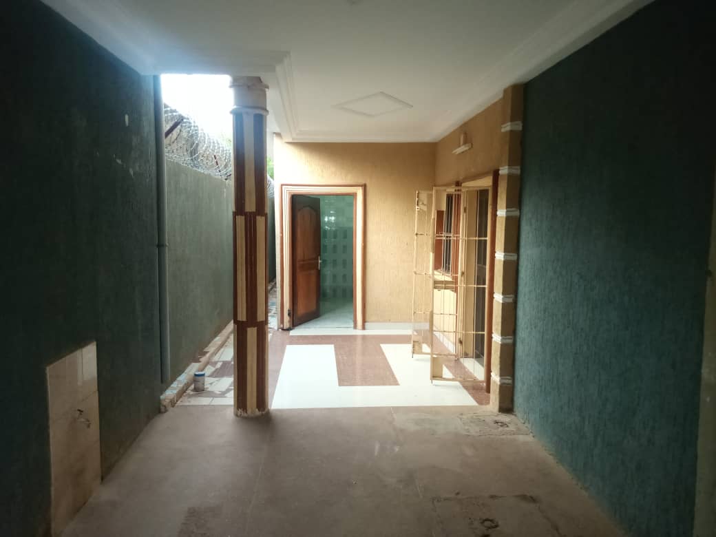 N° 4948 :
                            Appartement à louer , Agoe , Lome, Togo : 100 000 XOF/mois
