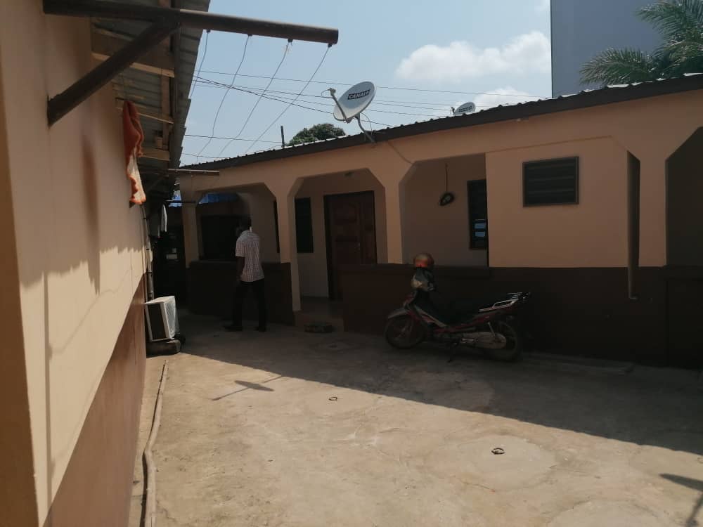 N° 4950 :
                            Maison à vendre , Agbalepedo, Lome, Togo : 45 000  000 XOF/vie
