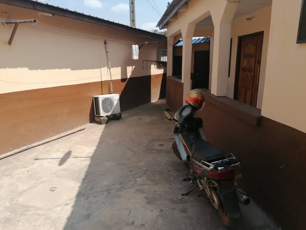 N° 4950 :
                            Maison à vendre , Agbalepedo, Lome, Togo : 45 000  000 XOF/vie