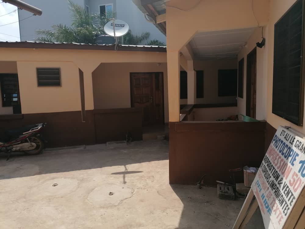 N° 4950 :
                            Maison à vendre , Agbalepedo, Lome, Togo : 45 000  000 XOF/vie