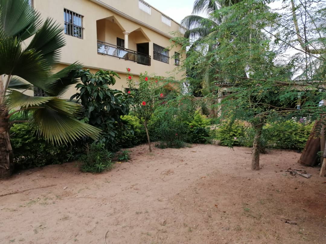 N° 4952 :
                            Villa à vendre , Adeticope, Lome, Togo : 78 000  000 XOF/vie