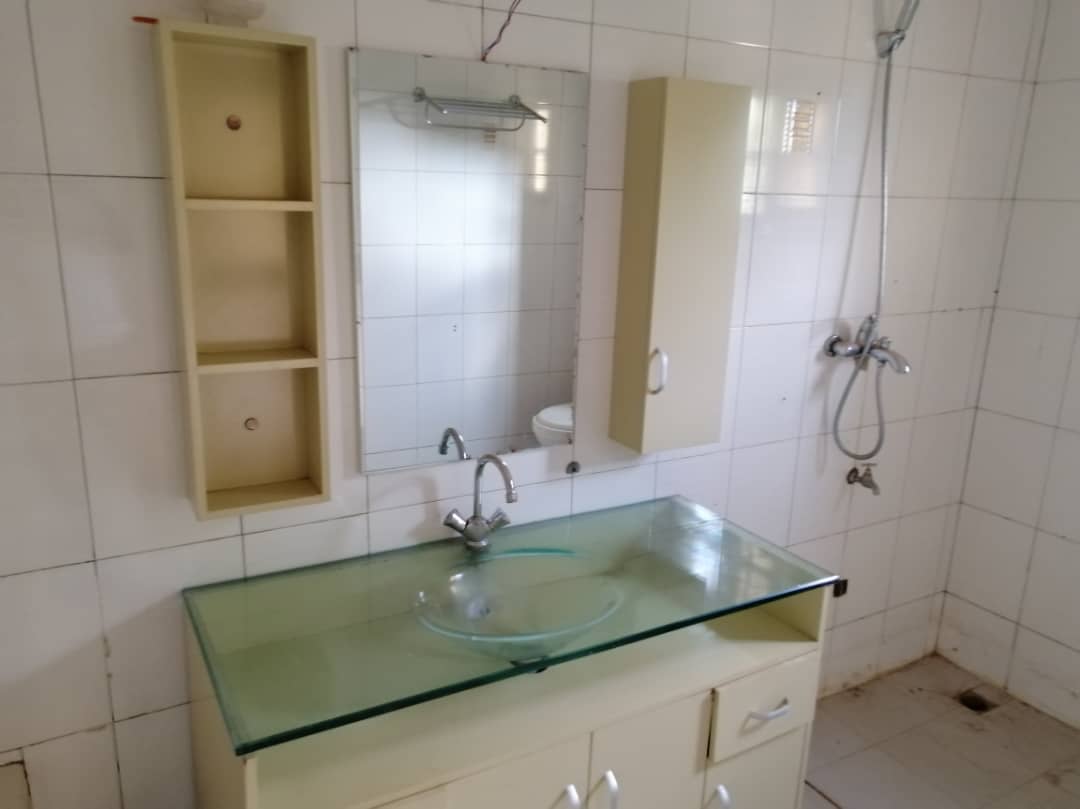 N° 4952 :
                            Villa à vendre , Adeticope, Lome, Togo : 78 000  000 XOF/vie