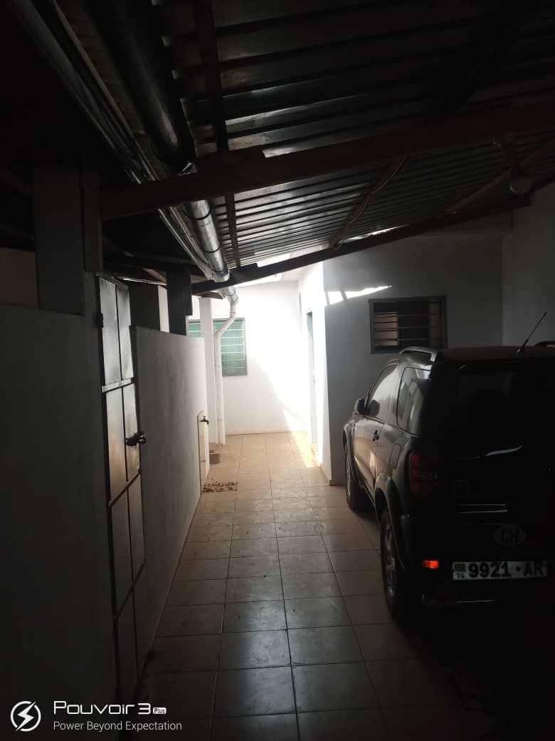 N° 4953 :
                            Villa à louer , Agoe telessou, Lome, Togo : 15 000  000 XOF/mois