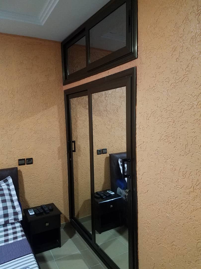 N° 4956 :
                            Appartement meublé à louer , Kpogan , Lome, Togo : 300 000 XOF/mois