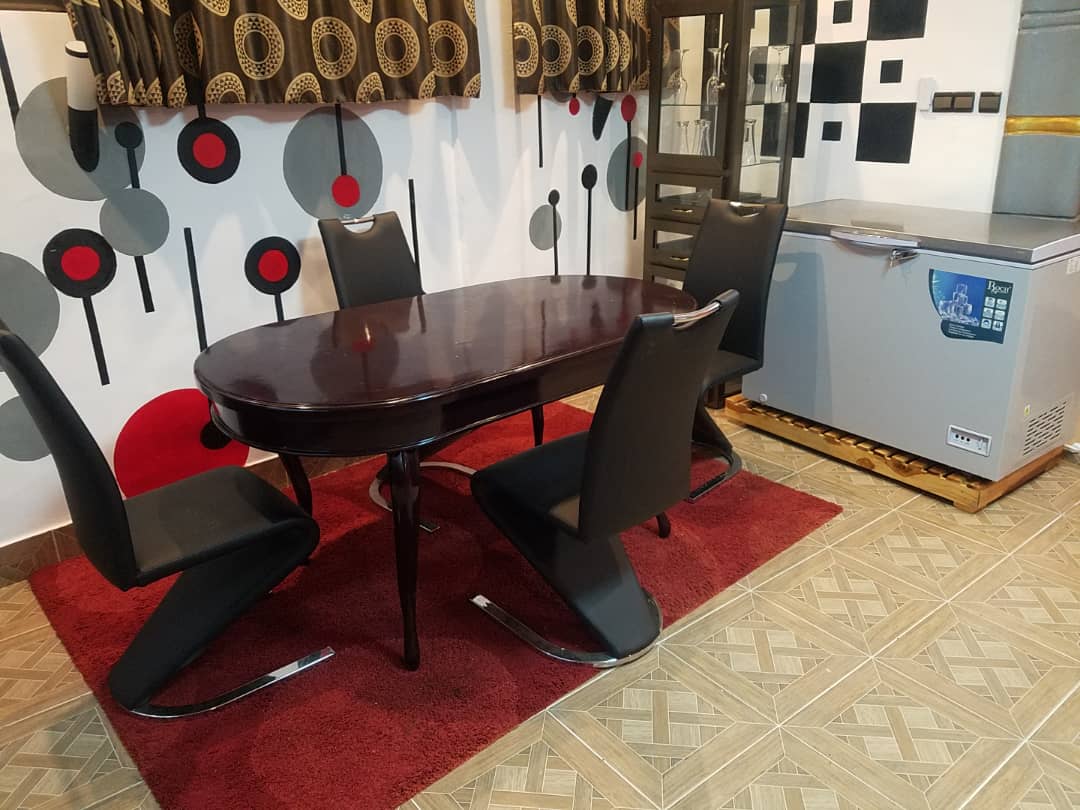 N° 4956 :
                            Appartement meublé à louer , Kpogan , Lome, Togo : 300 000 XOF/mois