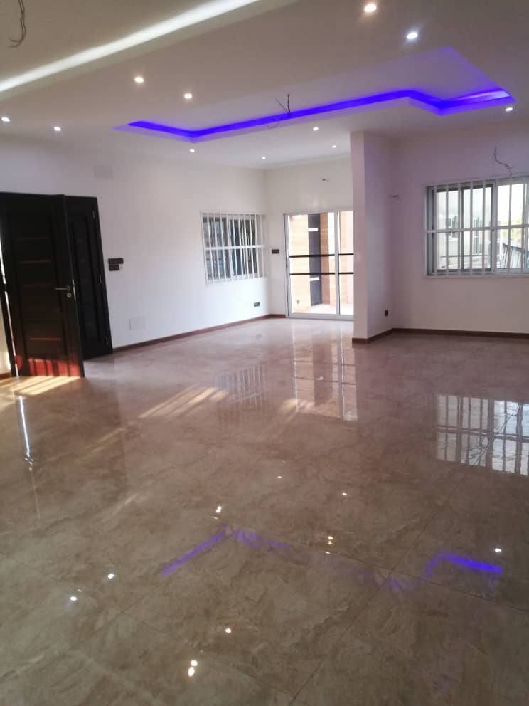N° 4959 :
                            Villa à louer , Agoe, Lome, Togo : 1 500  000 XOF/mois