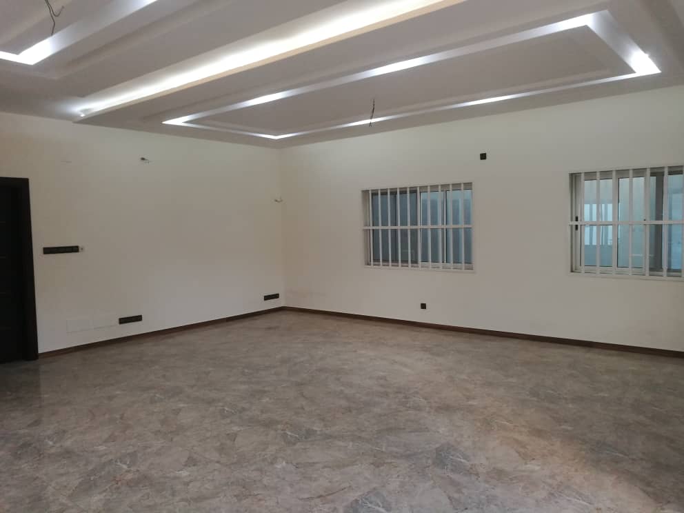 N° 4959 :
                            Villa à louer , Agoe, Lome, Togo : 1 500  000 XOF/mois