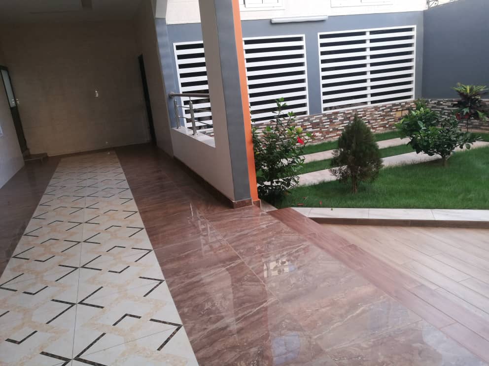 N° 4959 :
                            Villa à louer , Agoe, Lome, Togo : 1 500  000 XOF/mois