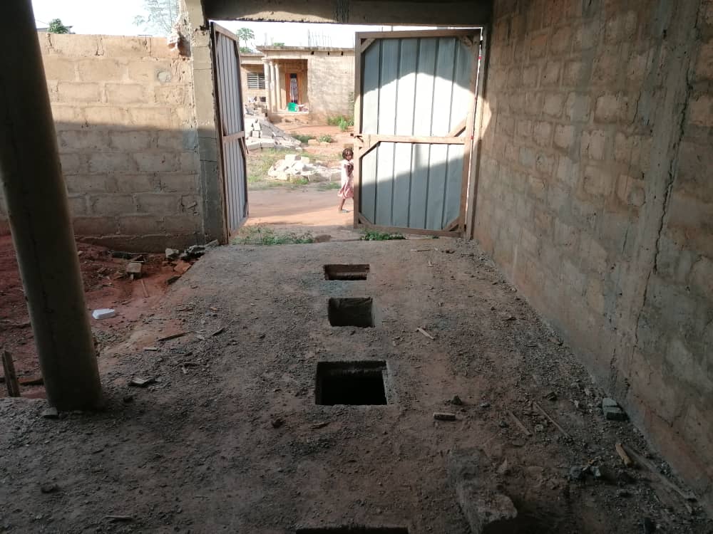 N° 4963 :
                            Maison à louer , Legbassito, Lome, Togo : 15 000  000 XOF/mois