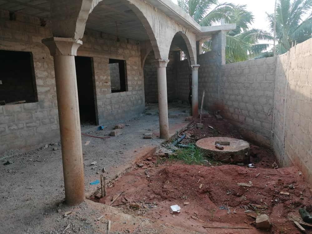 N° 4963 :
                            Maison à louer , Legbassito, Lome, Togo : 15 000  000 XOF/mois