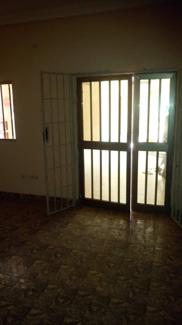 N° 4966 :
                            Villa à louer , Kegue, Lome, Togo : 200 000 XOF/mois