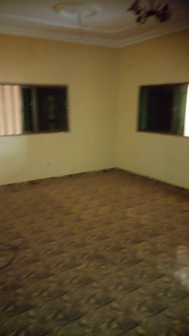 N° 4966 :
                            Villa à louer , Kegue, Lome, Togo : 200 000 XOF/mois