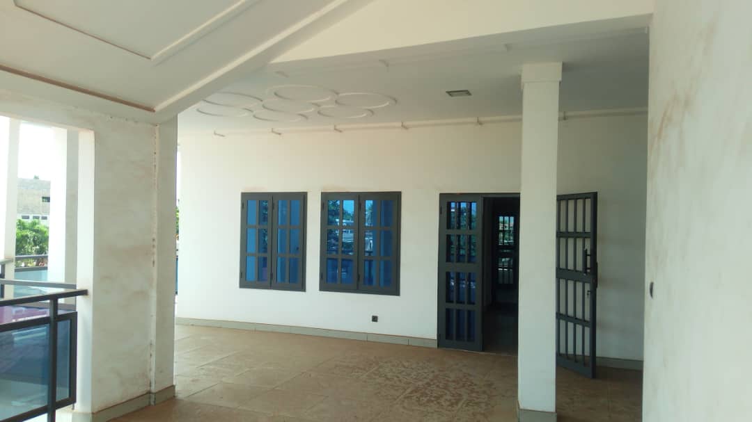 N° 4974 :
                            Villa à louer , Agoe, Lome, Togo : 700 000 XOF/mois