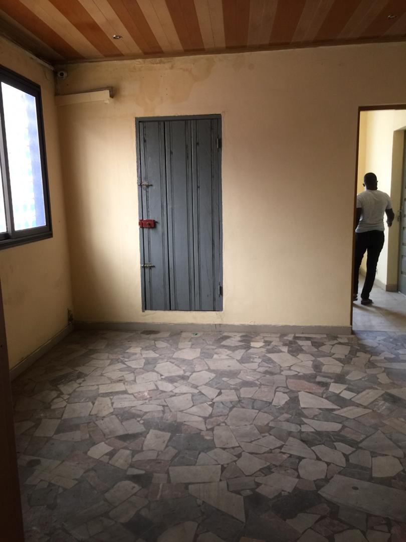 N° 4973 :
                            Villa à louer , Rue de l'ocam, Lomé, Togo : 200 000 XOF/mois