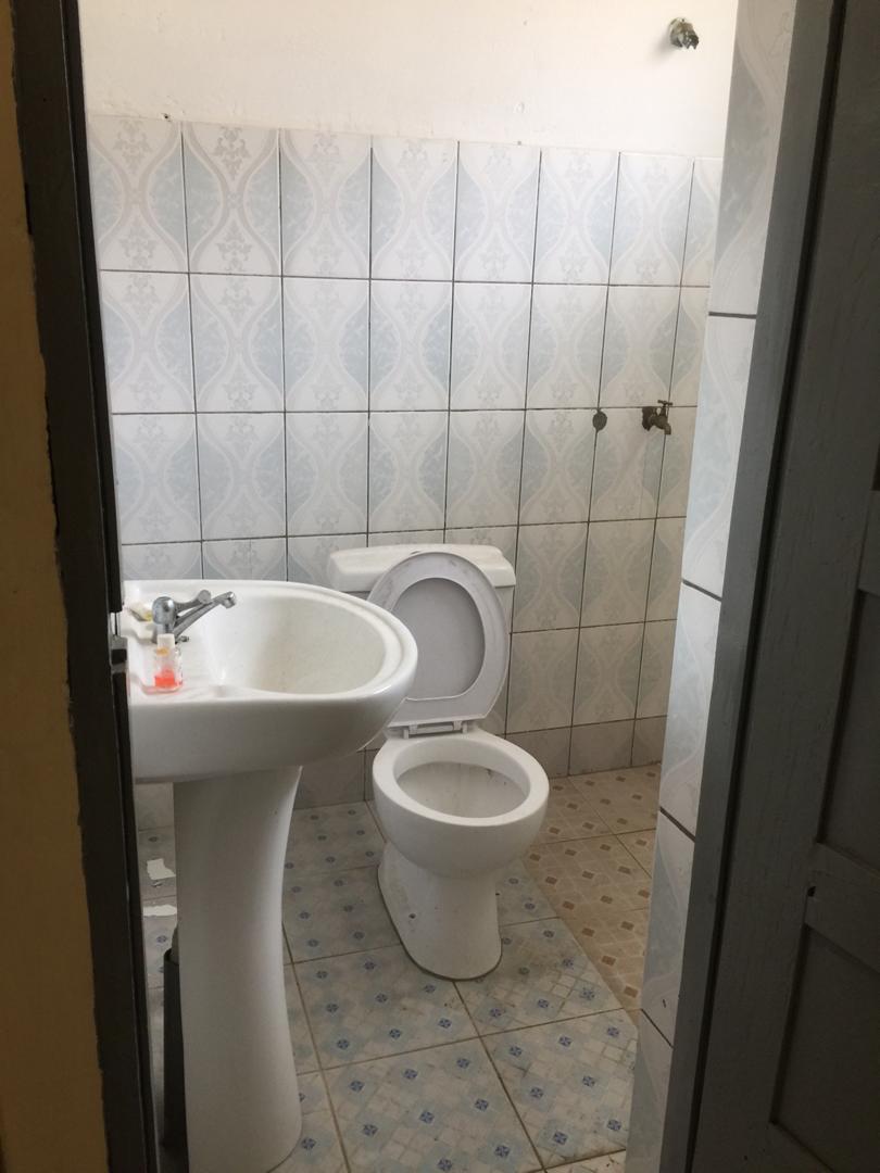 N° 4973 :
                            Villa à louer , Rue de l'ocam, Lomé, Togo : 200 000 XOF/mois