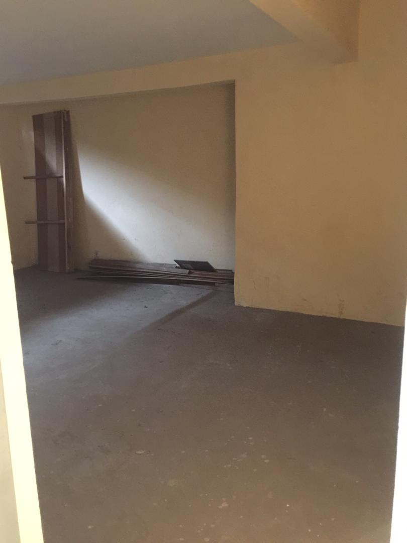 N° 4973 :
                            Villa à louer , Rue de l'ocam, Lomé, Togo : 200 000 XOF/mois
