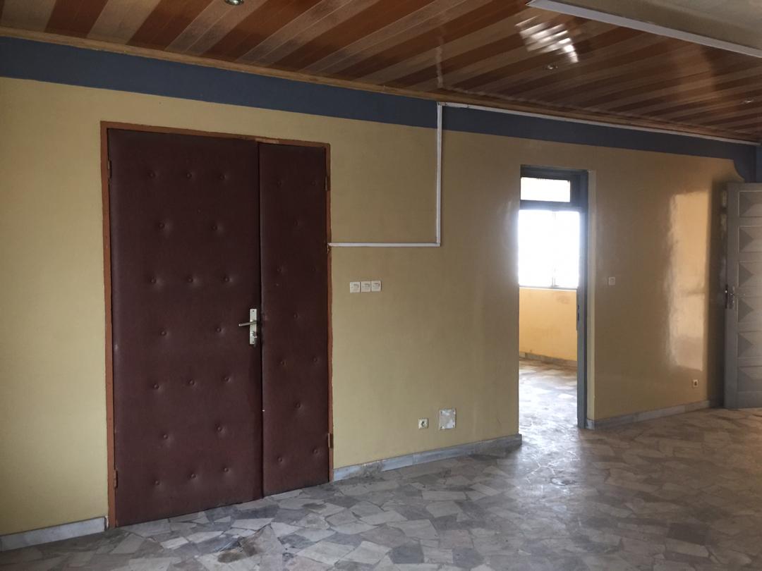 N° 4973 :
                            Villa à louer , Rue de l'ocam, Lomé, Togo : 200 000 XOF/mois